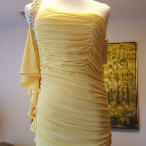 NWT Gorgeous Jovani Rhinestone Yellow Ladies Evening Gown in Size 10